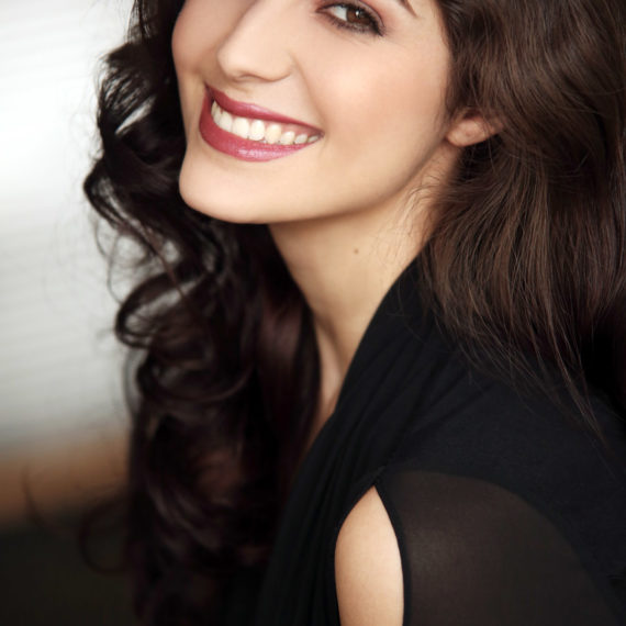 Elnaaz Norouzi. Pic 17.