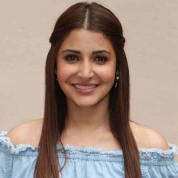 Mumbai: Actress Anushka Sharma at Mehboob studio in Mumbai. (Photo: IANS)