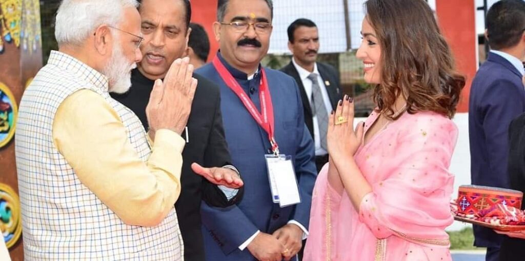 Yami Gautam with Narendra Modi at the Rising Himachal Event