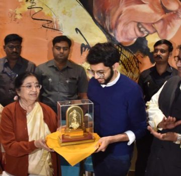 Aaditya Thackeray inaugurates Hridaynath Mangeshkar and family’s restaurant (3)