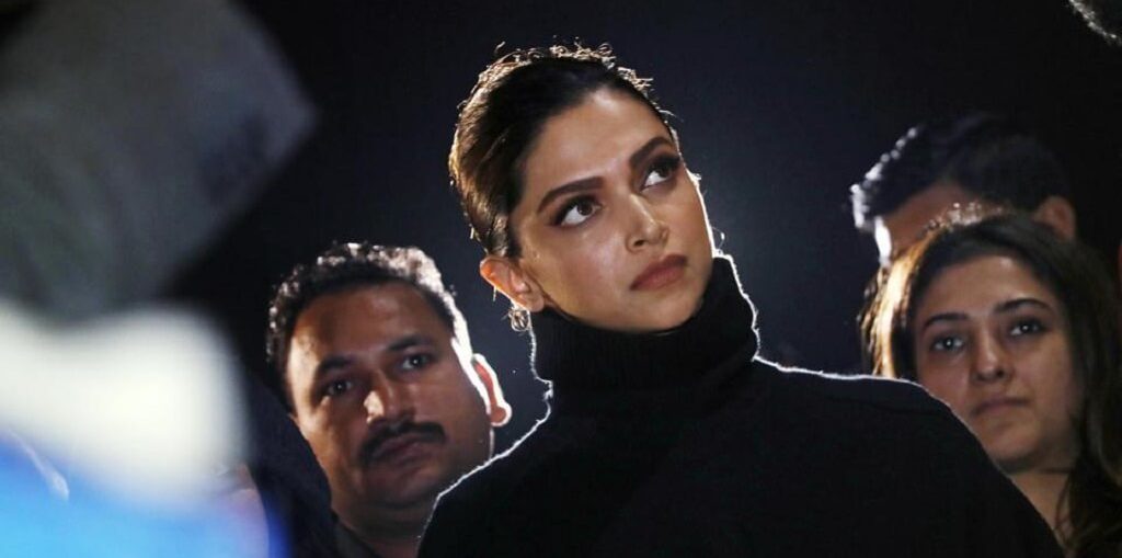 Artist should not participate in any political stunts