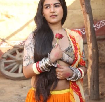 Shikha Malhotra scene from Kaanchli