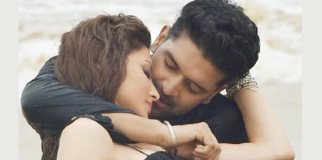 Urvashi Rautela with Guru Randhawa Doob Gaye kiss