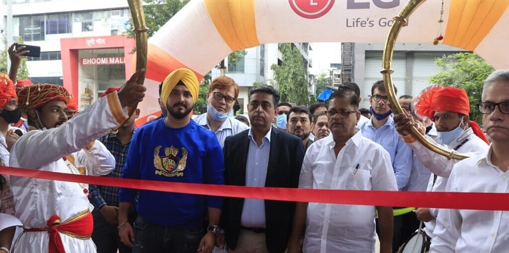 LG launches 38th Brand Shop in Mumbai Thane
