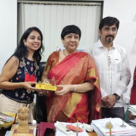 WEE – Women Entrepreneurs Enclave team received awards from Dr. Bharti Lavhekar, MLA Versova Vidhan Sabha (3)