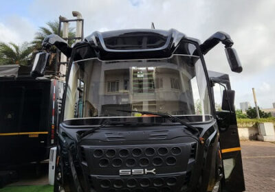 Bollywood actress luxury vanity van (2)