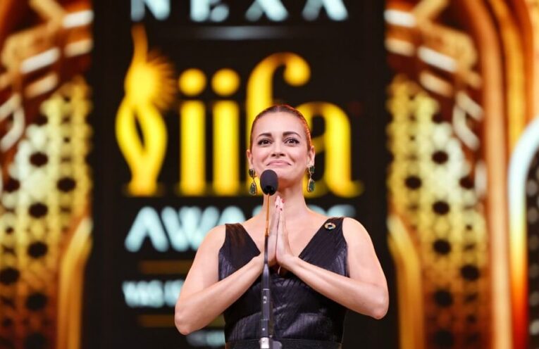 Dia Mirza addresses IIFA as a 'mother';